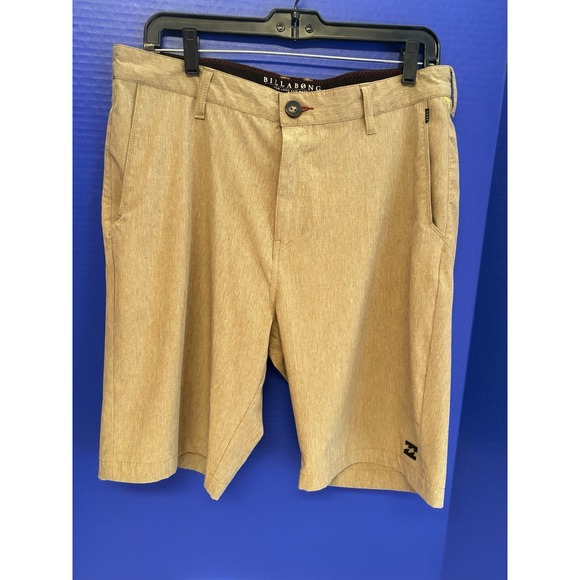 BILLABONG Platinum X Hybrid Shorts Men's 32 Khaki Water-Repel‎ Stretch Beach - Picture 1 of 4